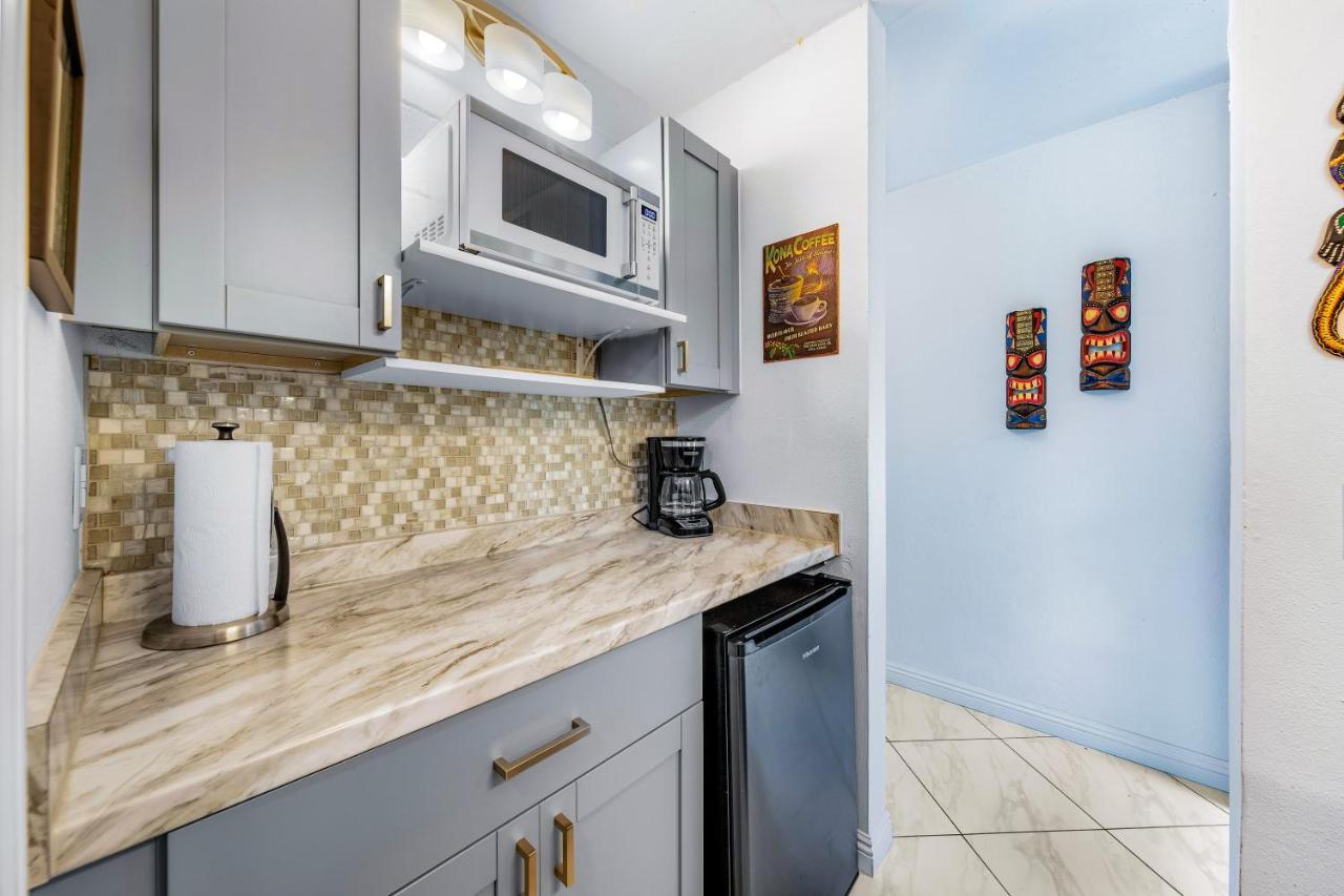 Downtown Hawaiian Theme Condo With Hot Tub, Pool & Beach - Kona Islander Inn Каилуа-Кона Экстерьер фото