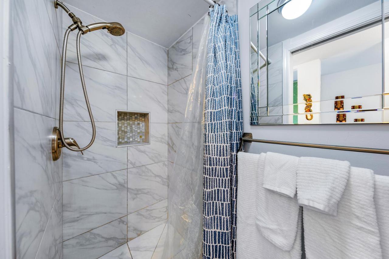 Downtown Hawaiian Theme Condo With Hot Tub, Pool & Beach - Kona Islander Inn Каилуа-Кона Экстерьер фото