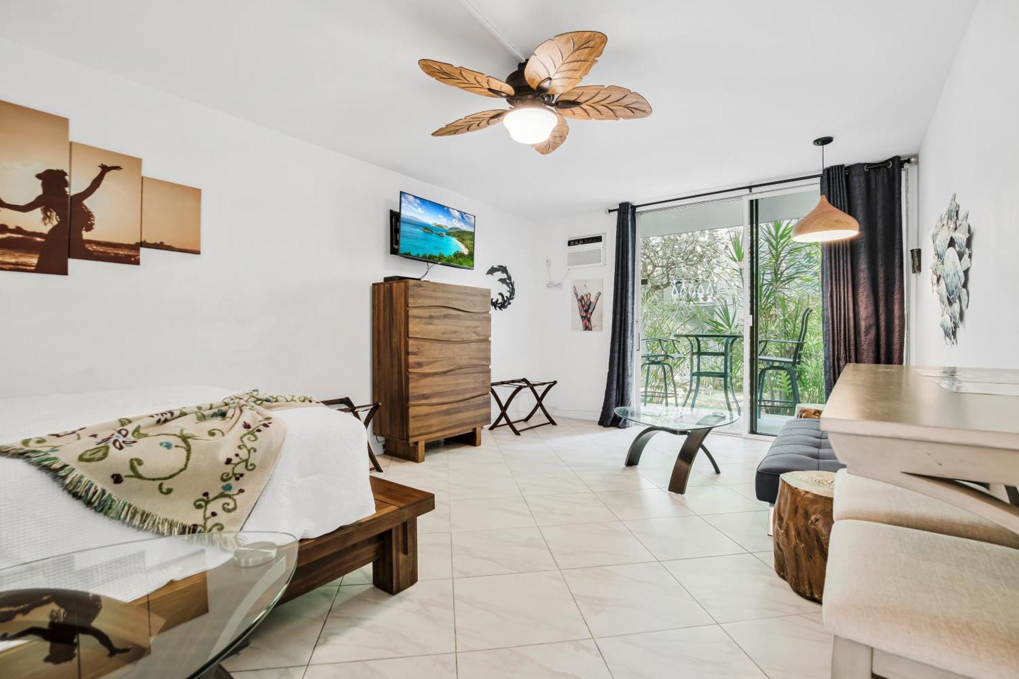 Downtown Hawaiian Theme Condo With Hot Tub, Pool & Beach - Kona Islander Inn Каилуа-Кона Экстерьер фото