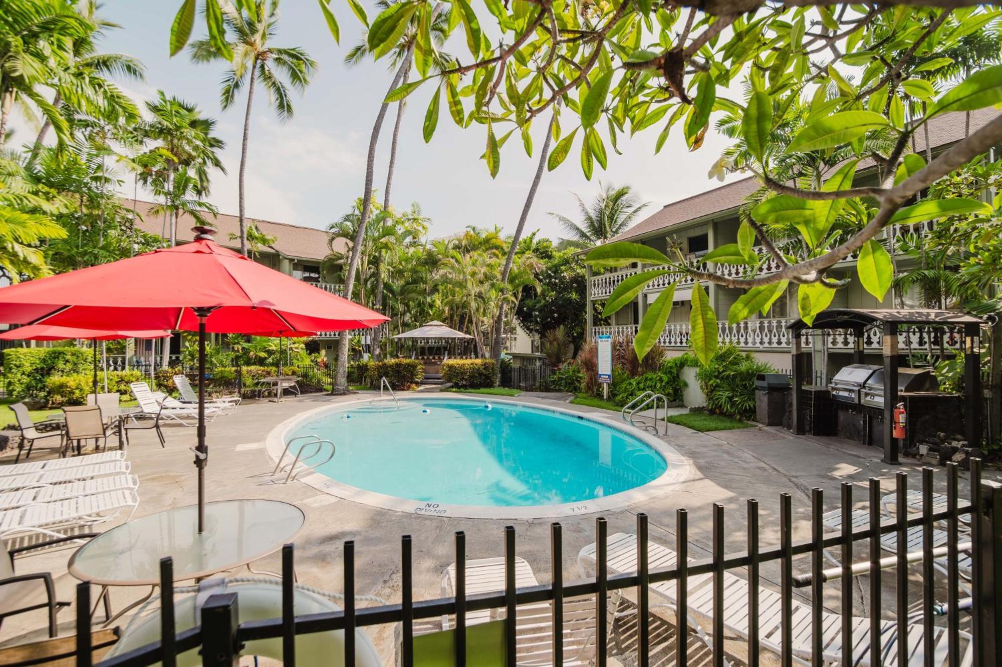 Downtown Hawaiian Theme Condo With Hot Tub, Pool & Beach - Kona Islander Inn Каилуа-Кона Экстерьер фото